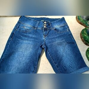 YMI knee length shorts nwot